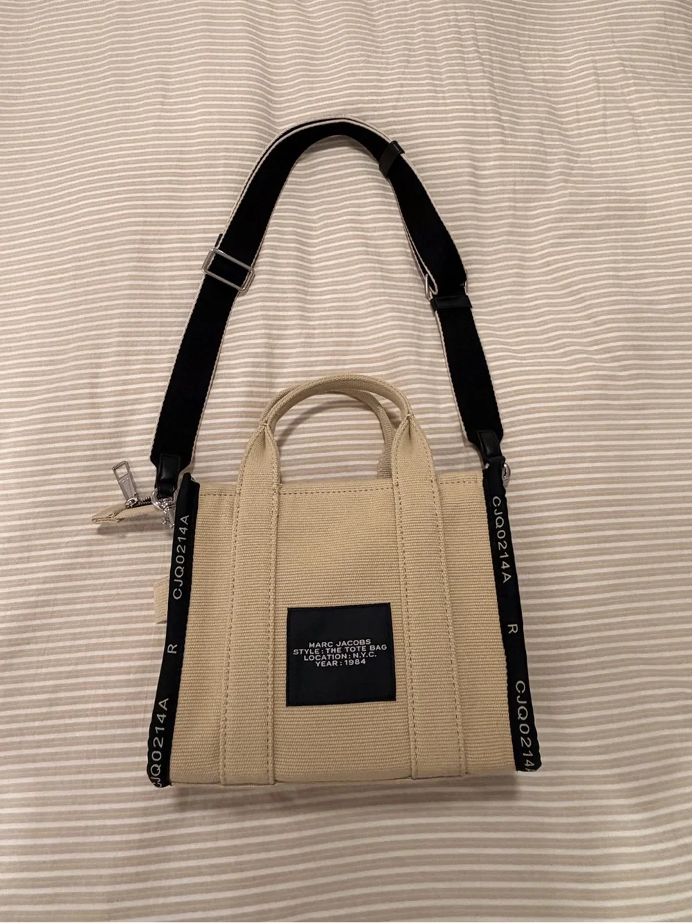 Marc Jacobs slight signs